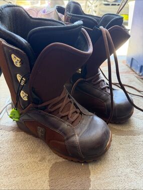 Forum Aura Brown Women’s Lace-Up Snowboard Boots